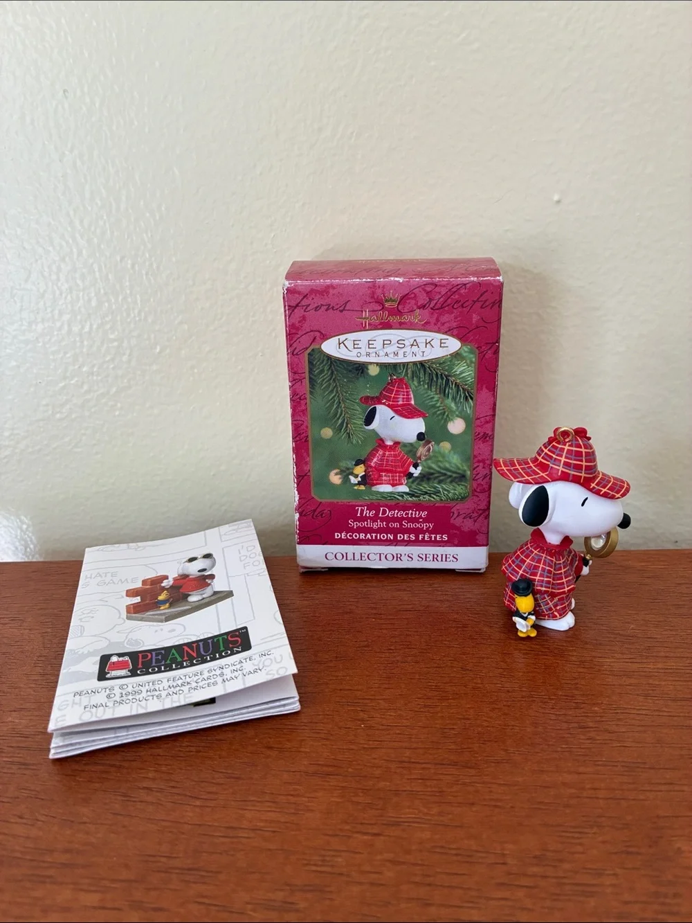 2000 Hallmark Keepsake Peanuts 'The Detective' Snoopy Christmas Tree Ornament